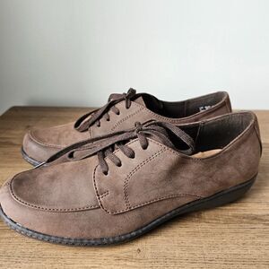 NEVER WORN SOFT STYLE A HUSH PUPPIES COMPANY BROWN LACED LEATHER COMFORT SHOES 8